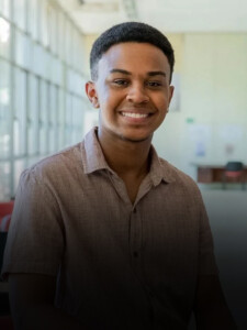 yuri-capa-webstories-vai-na-fé