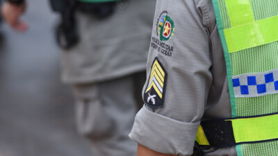 A Polícia Militar (PM) prendeu um idoso suspeito de abusar sexualmente de uma adolescente dentro de um supermercado, em Goiatuba