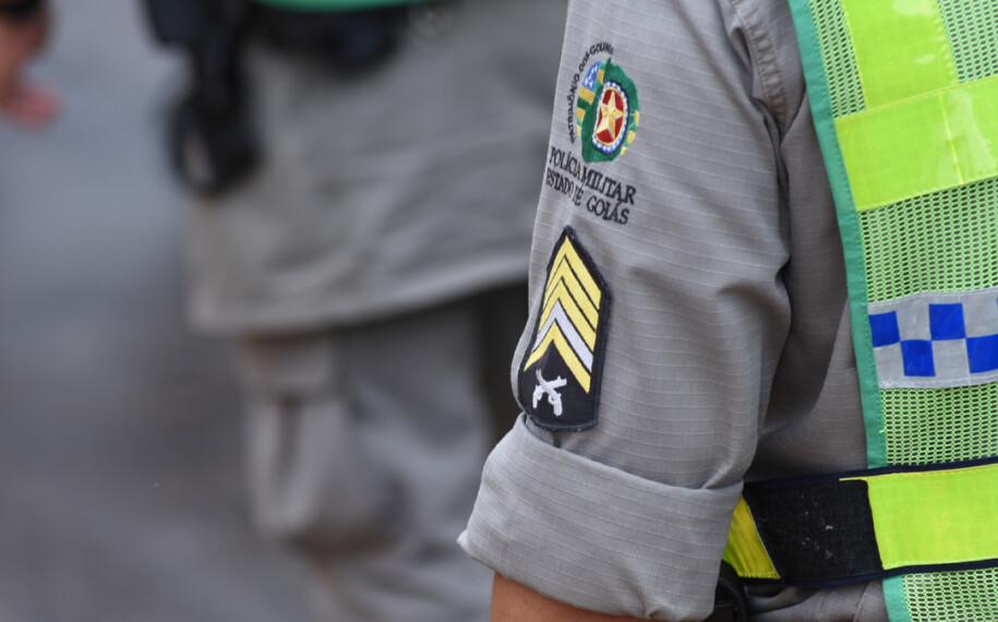 A Polícia Militar (PM) prendeu um idoso suspeito de abusar sexualmente de uma adolescente dentro de um supermercado, em Goiatuba