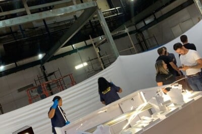 Tapume de isolamento de obra no Araguaia Shopping cai sobre quiosque