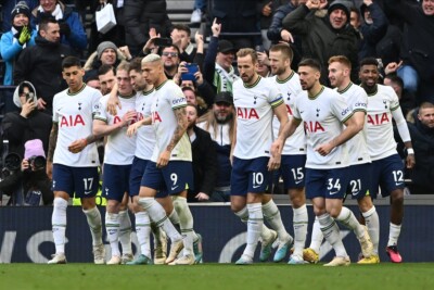 Jogadores do Tottenham comemoram gol contra o Chelsea