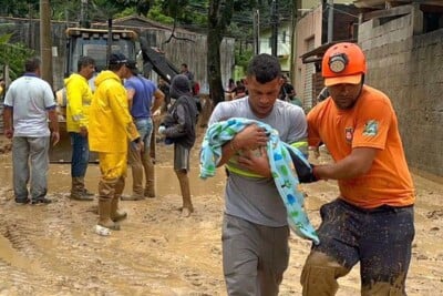 São Sebastião transfere ossadas para abrir vagas em cemitério para vítimas de temporal