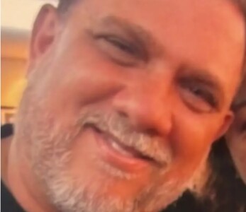 Motorista de aplicativo está foragido após atropelar passageira em Niterói (RJ)