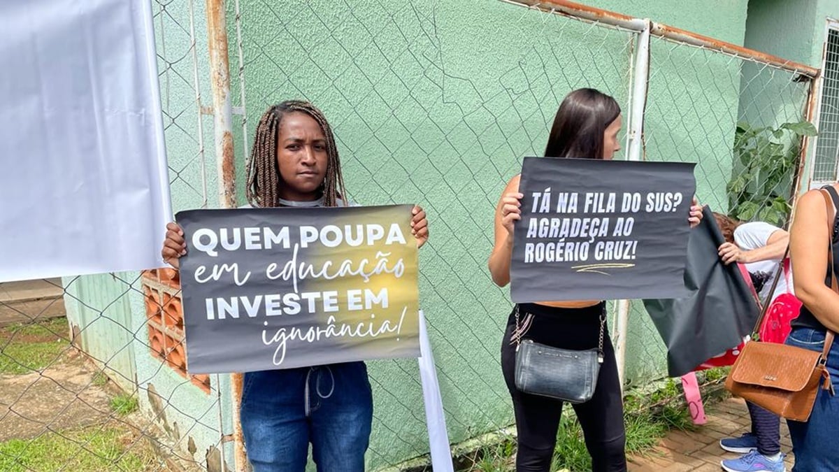 Manifestantes durante o ato (Foto: Divulgação)