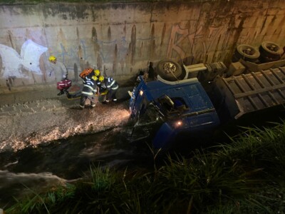 Causas do acidente na Marginal Botafogo não foram informadas. Foto: divulgação/Corpo de Bombeiros