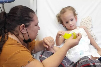 Siamesas separadas em Goiânia: Valentina retira a sonda e Heloá teve sinais de gastroenterite aguda