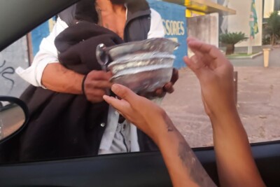 Voluntários realizam lives solidárias contra a fome em Goiânia