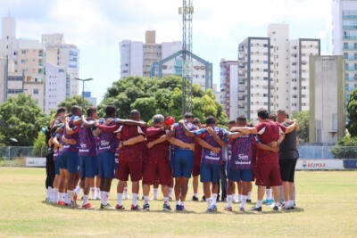 Jogadores do Vila Nova no Espírito Santo para duelo da Copa do Brasil