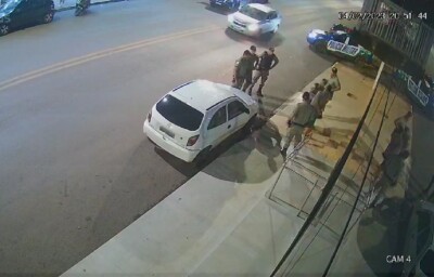 Vídeo mostra PM agredindo com cassetete rosto de homem em Cidade Ocidental