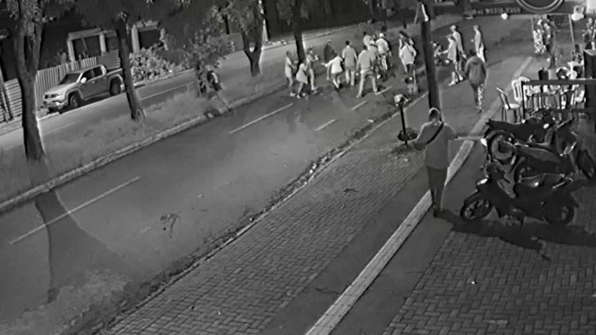 Trio é preso, em Goiânia, suspeito de matar homem após amigo dele tropeçar em bicicleta