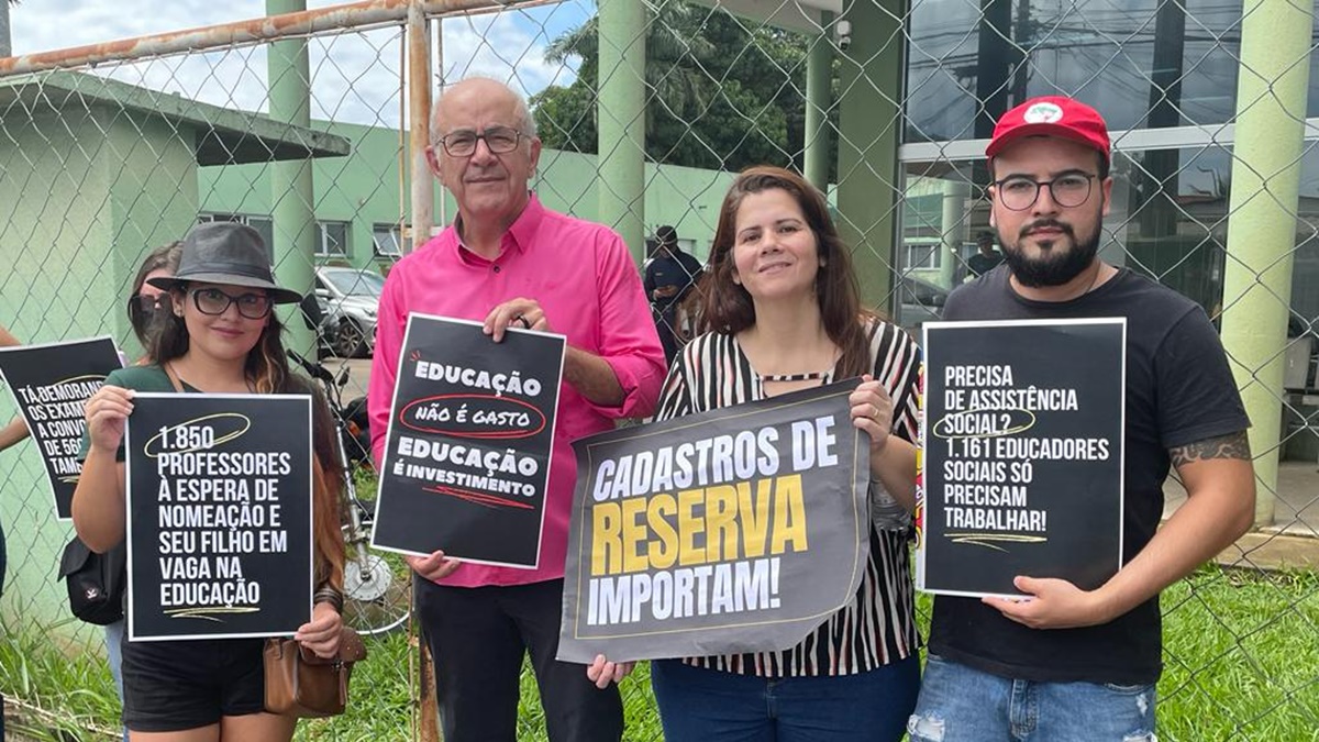 Manifestantes durante o ato (Foto: Divulgação)