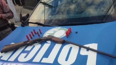 Arma apreendida em Nova Aurora (Foto: PM - Divulgação)