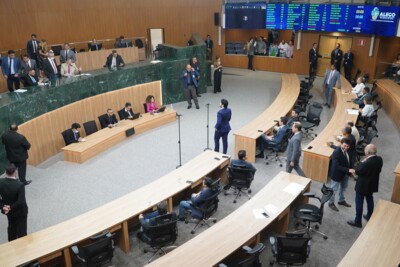 Reforma que cria duas novas secretarias em Goiás passa na Assembleia