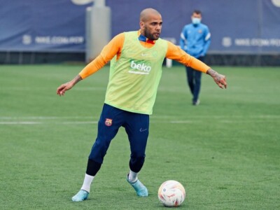 Daniel Alves em treinamento no Barcelona
