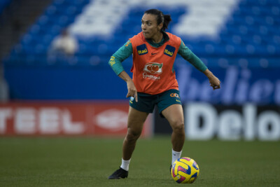 Marta treinando com a seleção brasileira