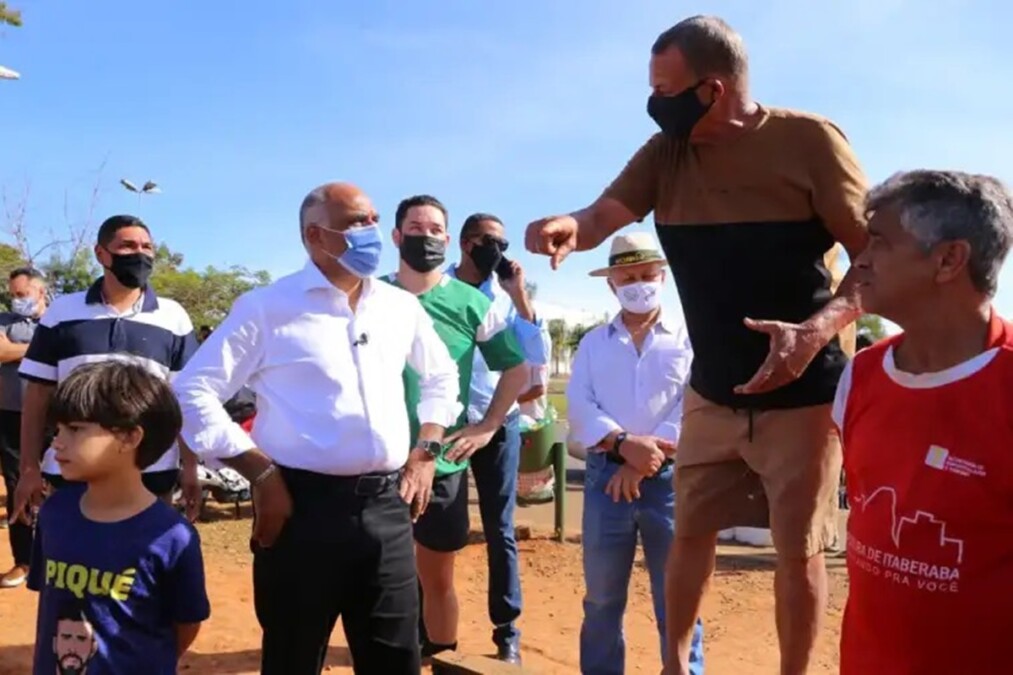 Prefeito de Goiânia sanciona lei que considera futebol de várzea Patrimônio