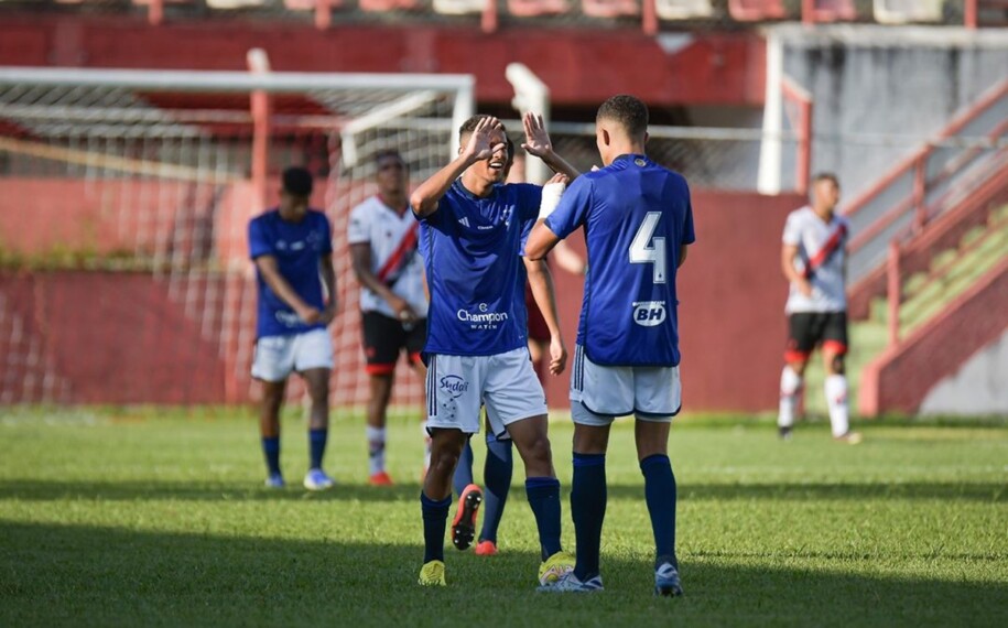 Em jogo de 5 gols, Atlético-GO estreia com derrota para o Cruzeiro no  Brasileiro Sub-20