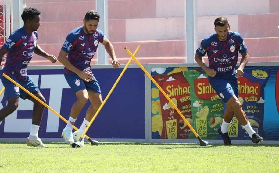 Neto Pessoa e Guilherme Parede devem ser titulares contra o Cuiabá