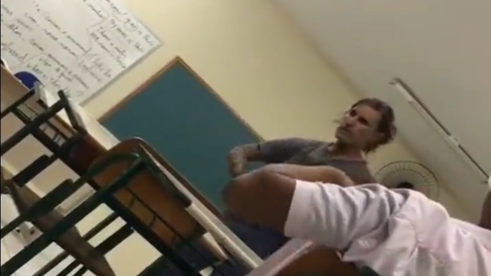 Professor de História Rubenval Duarte Professor afastado por apologia ao Nazismo volta a defender Hitler em sala de aula; vídeo