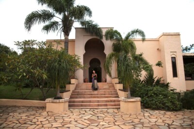 Sahar Farmanfarmaian é descendente da dinastia persa Qajar Princesa iraniana constrói casa paradisíaca em Alto Paraíso fotos