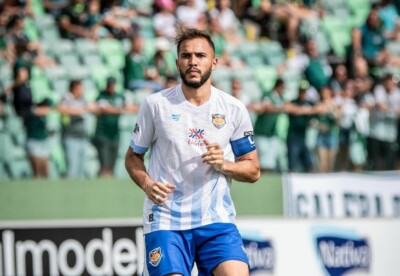 João Celeri atuando pelo Grêmio Anápolis