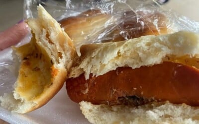 A Prefeitura de Trindade afirmou que registrou a denúncia Estudante encontra larvas em lanche servido em escola de Trindade