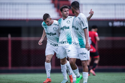 Jogadores do Palmeiras comemoram vitória