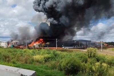 Incêndio de 'grandes proporções' atinge indústria química e libera fumaça tóxica em Santa Catarina