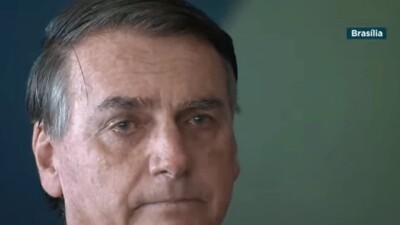 Bolsonaro alega falta de dinheiro e oferece imóvel para desbloquear contas e sustentar família Justiça bloqueou R$ 500 mil do ex-presidente