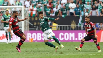 Duelo entre Palmeiras e Flamengo