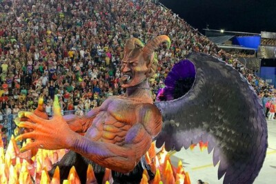 Em vídeos, tragédias e destruição são associadas a 'representações satânicas' em desfiles de escolas de samba Carnaval por chuvas no Brasil