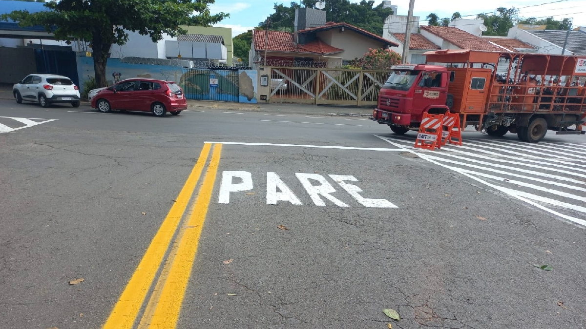 Atividades em vias mais movimentadas são realizadas durante madrugada para não comprometer fluxo