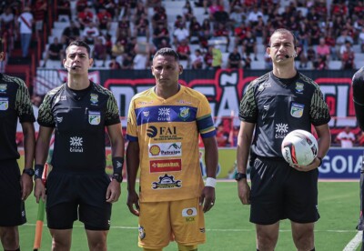 Pedro Bambu (centro) foi um dos jogadores que deixou o Iporá