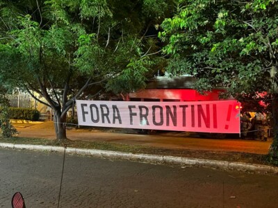 Faixa da torcida do Vila Nova contra o Frontini