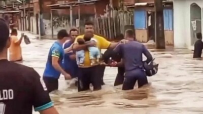 Depois de perder tudo, pai salva os dois filhos no colo em meio a correnteza em Rio Branco (AC)