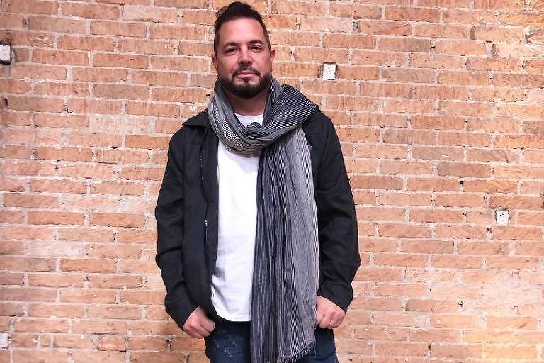 Marido da ex-paquita Andréa Sorvetão está internado Cantor Conrado é diagnosticado com tumor e fará cirurgia de emergência