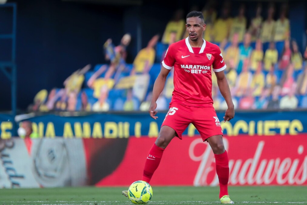 volante-fernando-em-jogo-do-sevilla-1630258186955_v2_1920x1280
