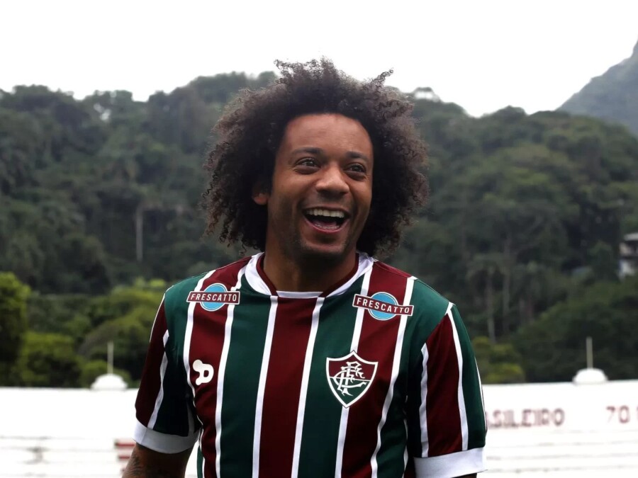 Marcelo com a camiseta do Fluminense