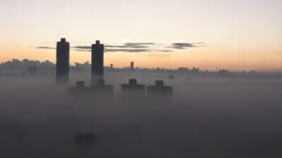 A cidade de Goiânia amanheceu coberta por neblina, nesta quinta-feira (23). Cimehgo explicou à reportagem o motivo