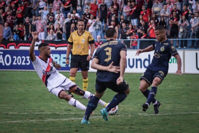 Partida entre Atlético Goianiense e Aparecidense