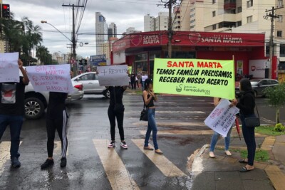 Ex-funcionários da Santa Marta protestam por verbas rescisórias