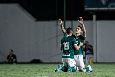 Lucas Halter comemora gol pelo Goiás