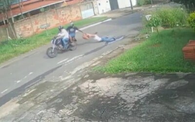 Criminoso foi preso enquanto tentava roubar um carro no Setor Caravelas Suspeito de arrastar vítima de roubo em moto é preso no Garavelo