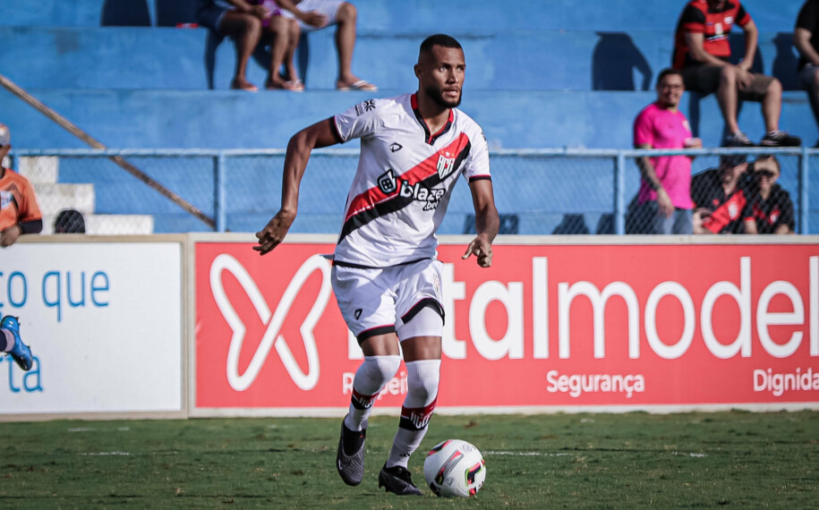 Devido a suspensão, atacante vai desfalcar o Atlético Goianiense contra o Volta Redonda Devido a suspensão, atacante vai desfalcar o Atlético Goianiense contra o Volta Redonda