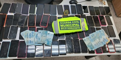 Com as suspeitas, também foram encontrados cerca de R$ 5 mil Mulheres são presas com 72 celulares furtados em show de Gusttavo Lima