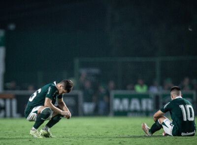 Hugo e Palacios tristes na Serrinha