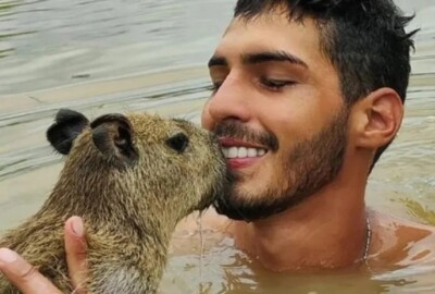 'Se houver amanhã em que não estejamos juntos, você é forte', diz tiktoker que terá de devolver capivara Filó à natureza multa Ibama