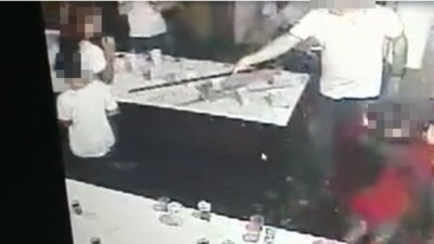 Vídeo mostra suspeito correndo atrás de menino de 9 anos com um cabo de rodo antes da agressão no banheiro