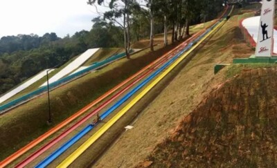 O caso está sendo investigado pela polícia Mulher morre em descida de tobogã em SP; filho de 7 anos estava no colo