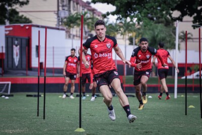 Meia Vico treinando no CT do Dragão